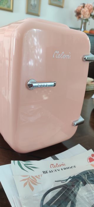 Mini frigider cosmetice Soft Peach Meloni, dubla funcție de încălzire și răcire,4 litri,nou