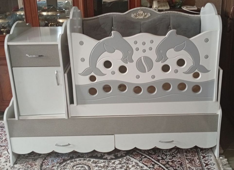 Детский кровать с тумбочкой