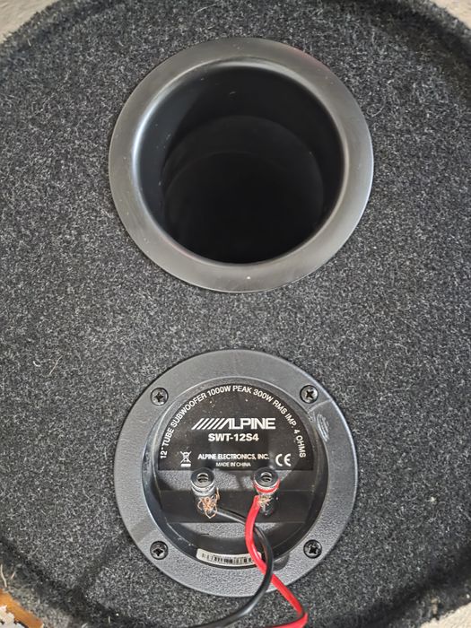 Vând subwoofer ALPINE 1000W