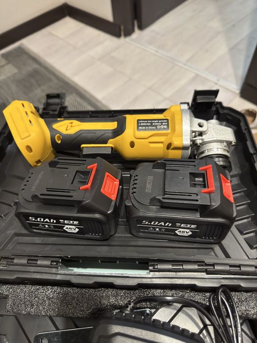Продаётся акк болгарка DeWALT