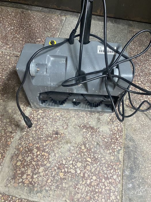 Электрощетка моющая Karcher PW 30/1