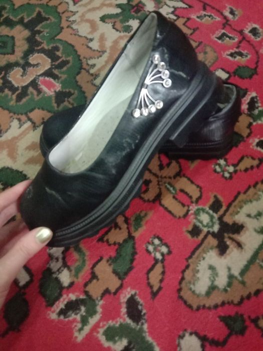 Продам туфли на девочку
