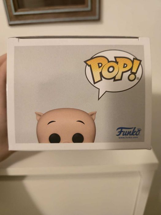 Figurină:WB100 #1337 – Porky Pig“Hufflepuff”(2023 Fall Convention–L.E)