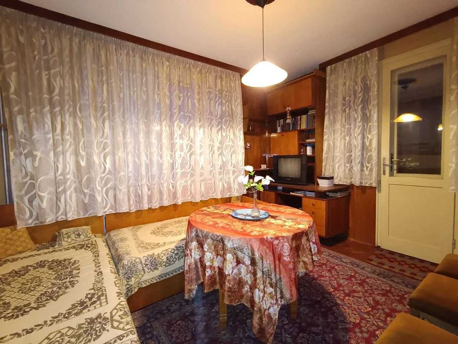 Тристаен апартамент в центъра на град Велико Търново