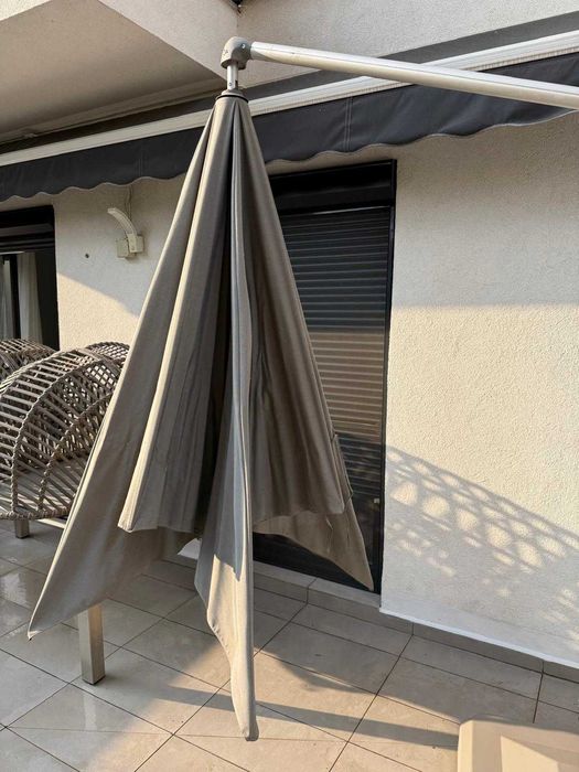 Vând umbrelă de grădină/terasă