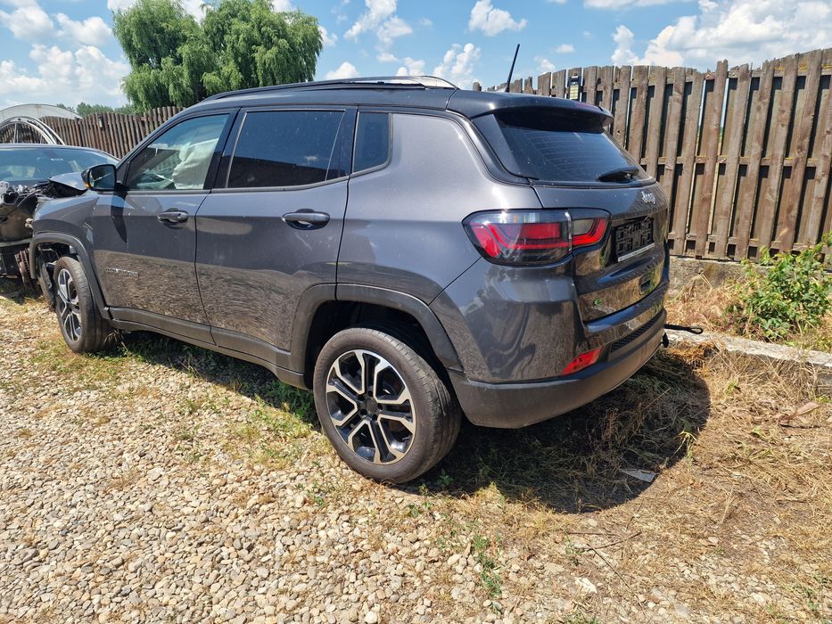 Jeep Compass 2024 avariat