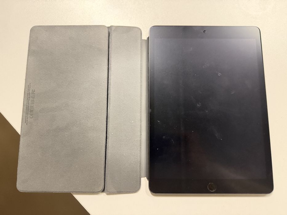 Ipad generatia a 8-a cu tastatura sau fara