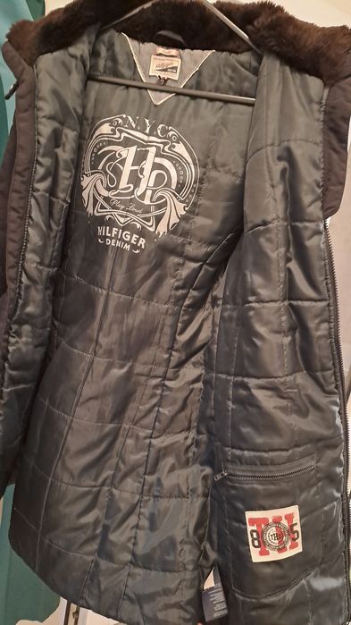 Geaca dama  groasa Tommy Hilfiger masura S-M 90  lei