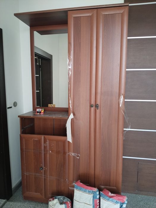 Б/у теливизорный шкаф