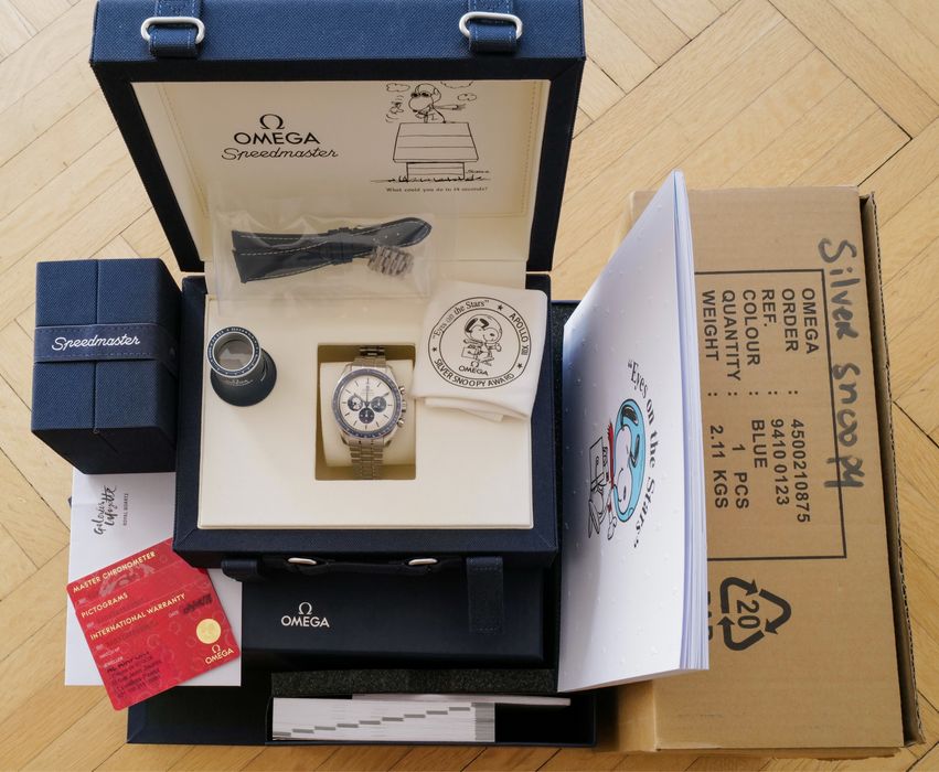 Omega Speedmaster - Silver Snoopy Award 2025 - FULL SET + bratara din metal Omega