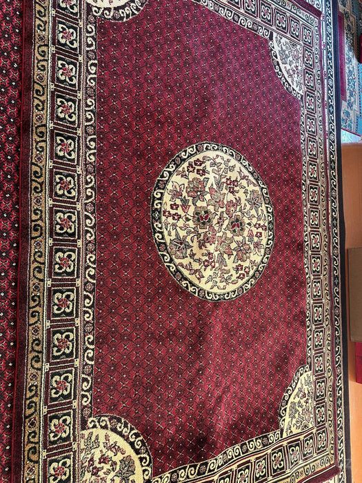 Gilam 2,5 × 4 metr sotiladi