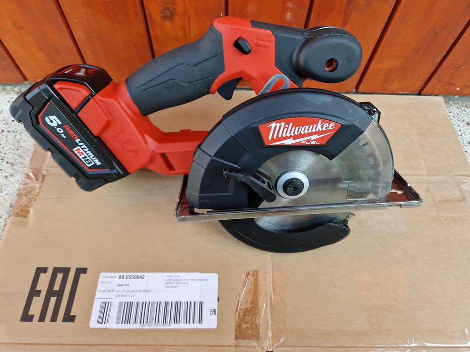 Milwaukee circular pe  acumulatori