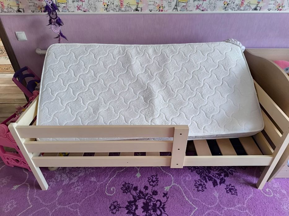 Срочно Продам детскую кровать и матрас.