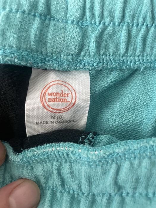 Vand 4 perechi pantaloni scurti 8-9 ani