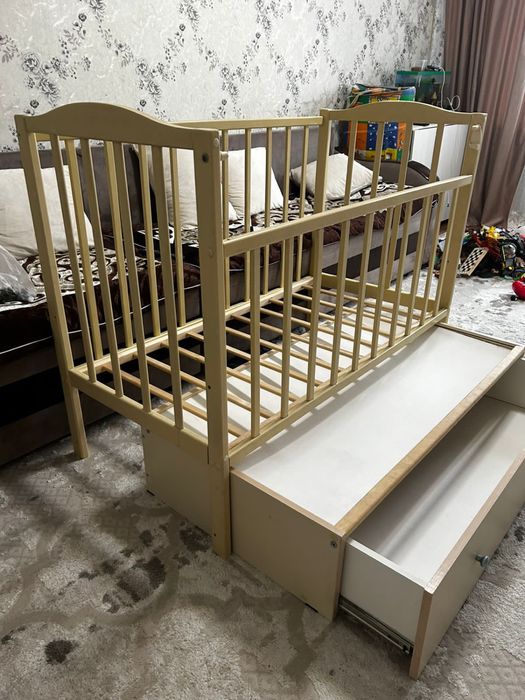 Продам детскую кровать с матрасом