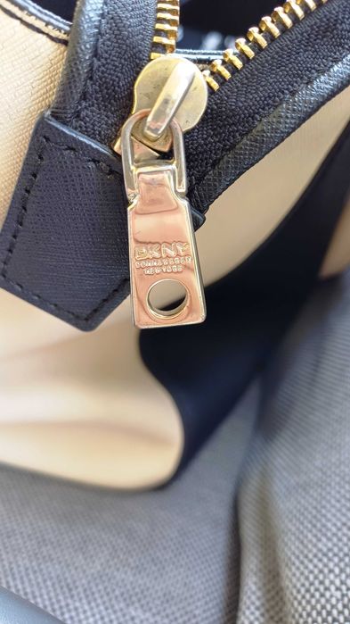 DKNY geanta de piele naturala, NOUA, cumparata din Dubai
