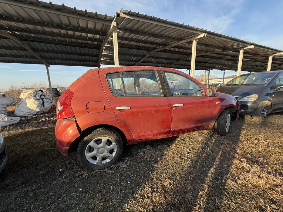 Dacia Sandero 1.6 на части