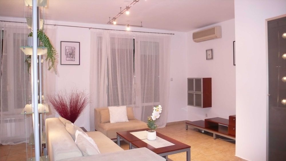 Зона Б-18 тристаен, обзаведен, с гараж