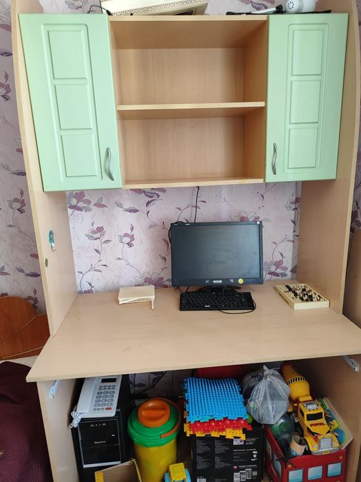 Продам гарнитур подростковый