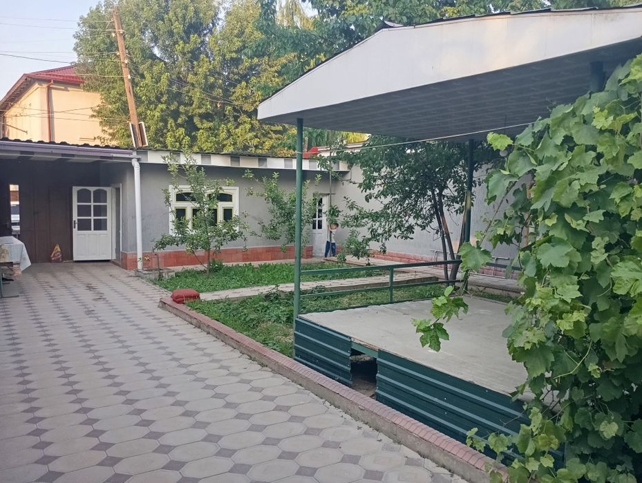 Ҳовли уй  сотилади