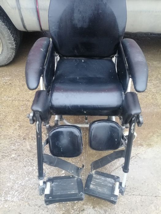 Carucior persoane cu dizabilitati stil fotoliu roti 28.