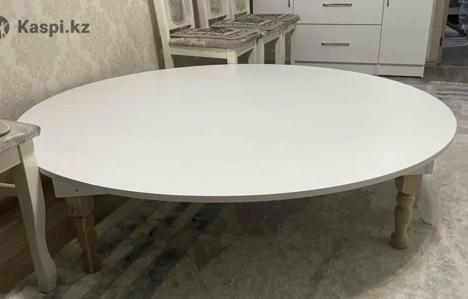 Домалақ ақ түсті жер стол
