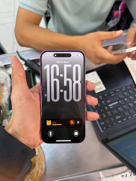 iPhone 16 б/у 256 гб