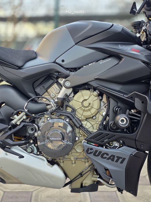 Сотилади Ducati Streetfighter V4S