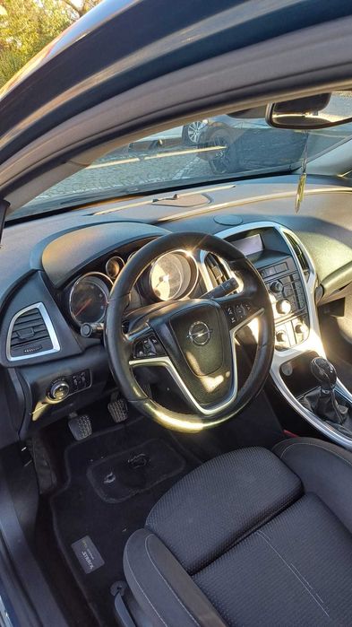 Opel Astra J 2.0 CDTI 2012 160 CP