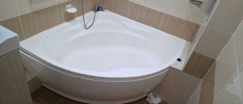 Продается стиральная машина, ванна,раковина.