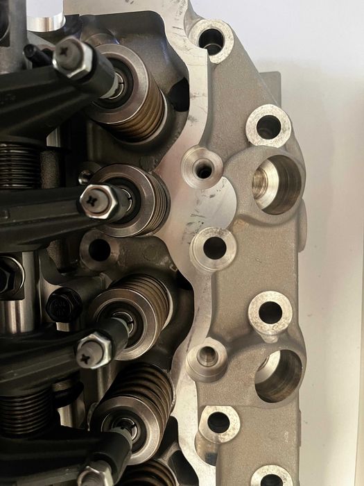 Головка блока пустой на Toyota 3RZ катушка