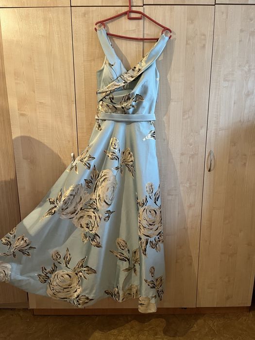 Платье вечернее продается