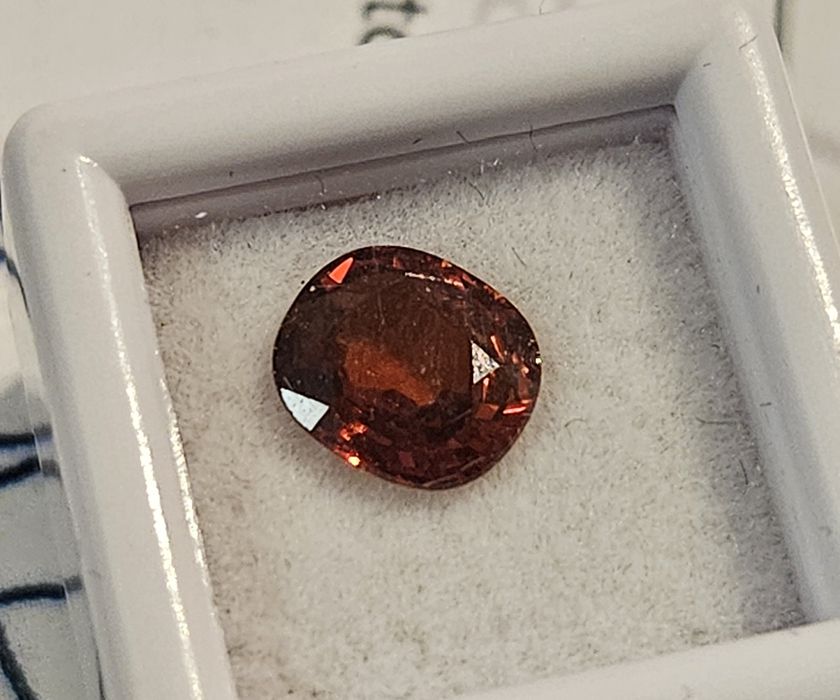 Натурален гранат 1.12 карата със сертификат