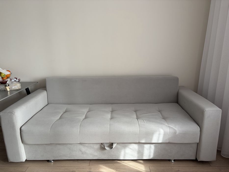 Диван, стол и стулья