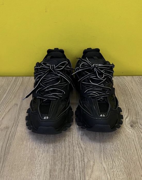Balenciaga track led