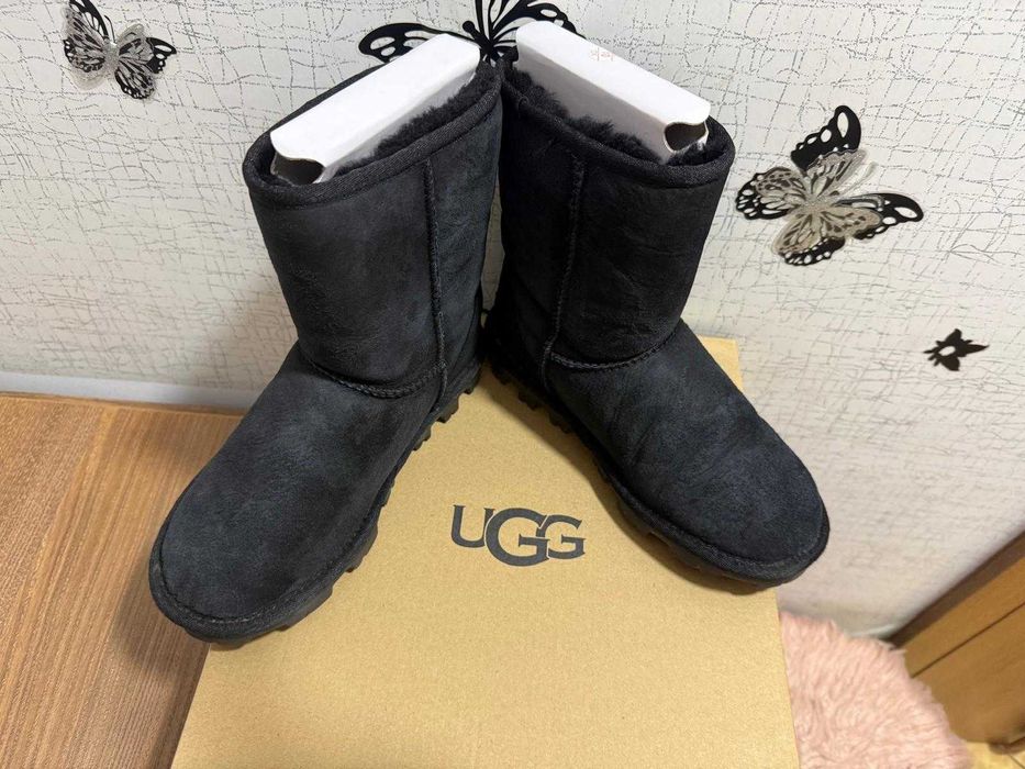 UGG Marimea 36 fete negre lungi, originale