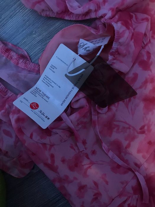 Новое платье с этикеткой