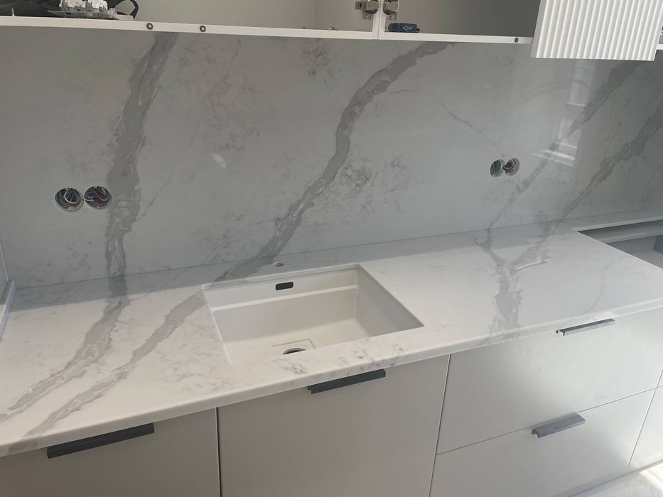 Кварц,акрил,мрамор,гранит,керамогранит