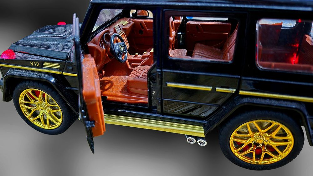 Метални реалистични модели на Mercedes C63 AMG и Benz G Klassa