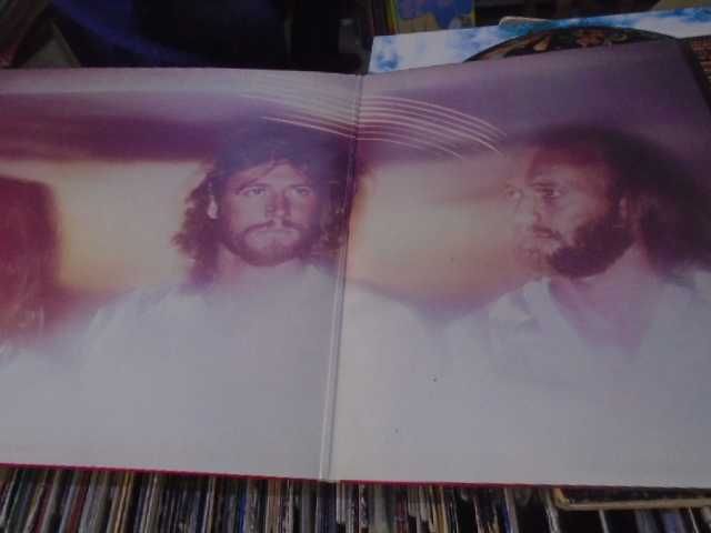 винил  пластинка  Bee  Gees