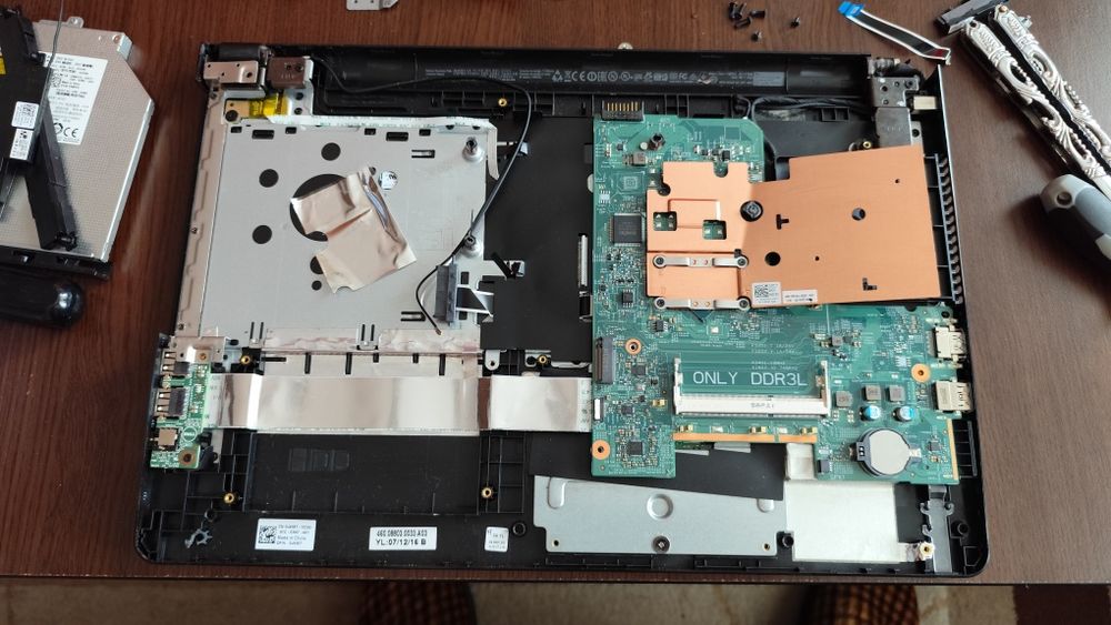 Лаптоп DELL inspiron на части