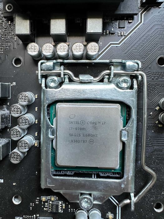 Intel Core i7 9700K + MSI Z370 PC PRO