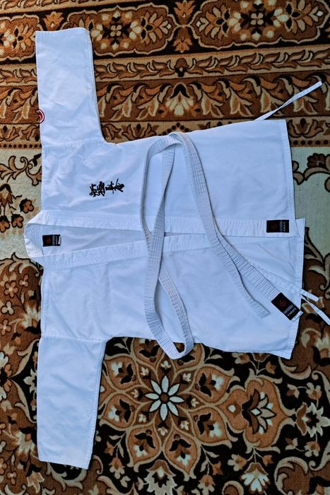 Продам кимоно для каратэ