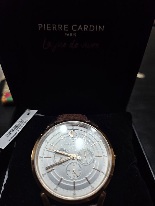Часовник  Pierre Cardin   оригинален