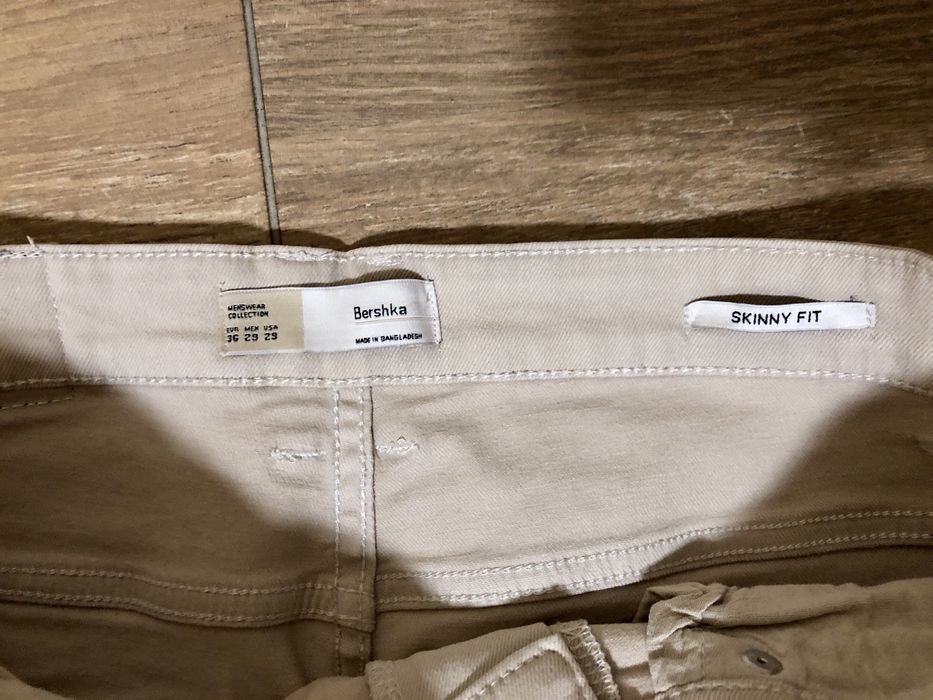Pantaloni Bershka