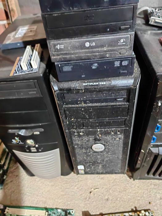 Стари компютри и компютърни части