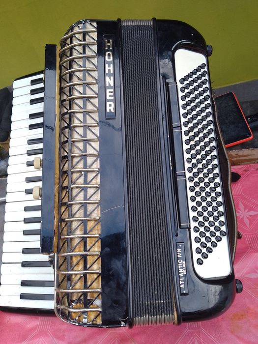 Vind acordeon Hohner la 850 euro