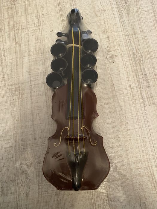 Cadoul perfect! Set carafă in forma de vioară, cu 6 cesti ceramică