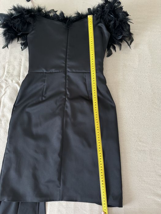 Rochie neagra cu pene