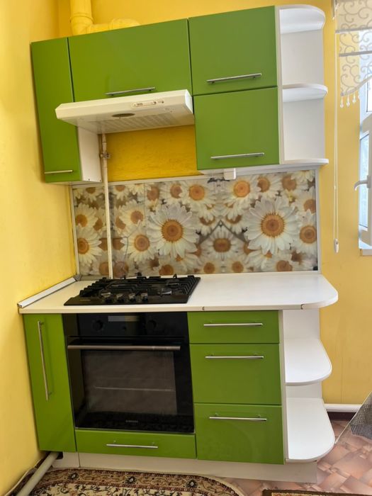 Шкаф кухонный, цвет зеленый
